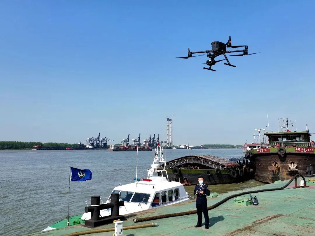 首飛成功！長(zhǎng)江南京段實(shí)現(xiàn)無人機(jī)巡檢常態(tài)化 (圖1)