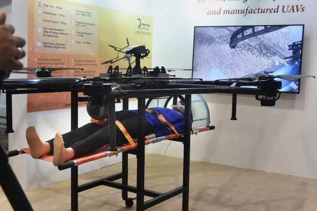 印度“救護(hù)車無人機”亮相 極端環(huán)境下可提供人員急救(圖1) 印度“救護(hù)車無人機”亮相 極端環(huán)境下可提供人員急救(圖1)