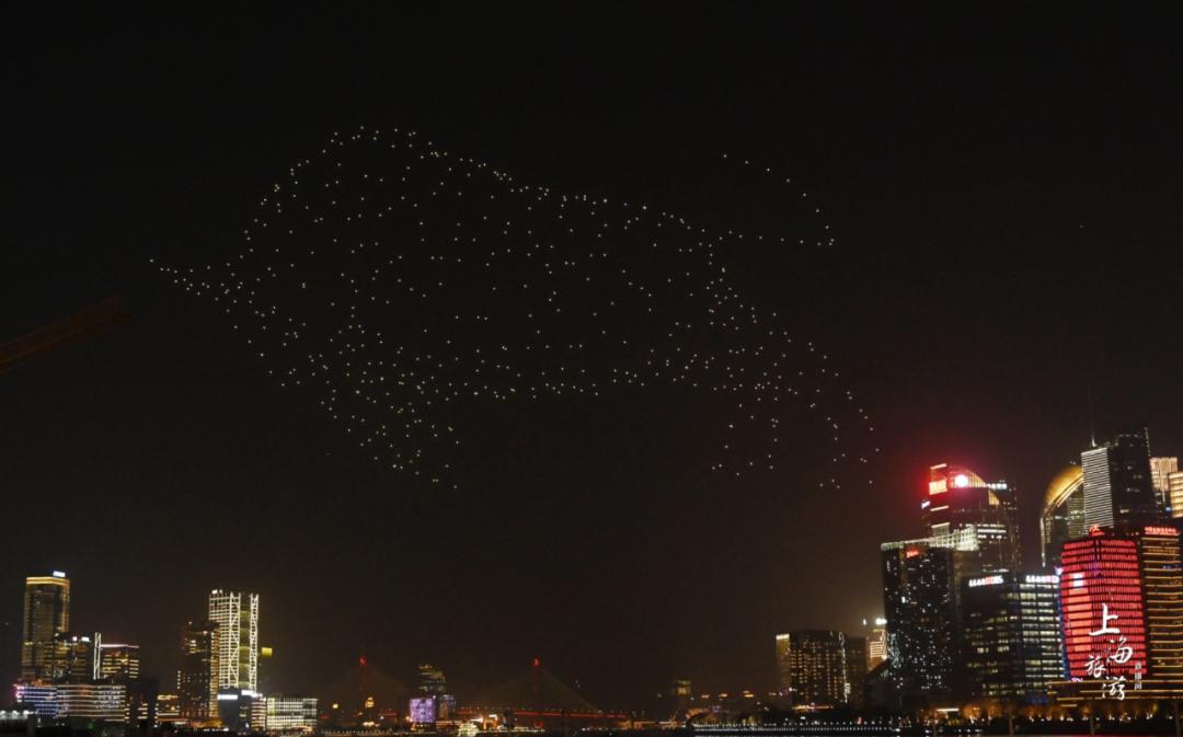 數(shù)百架光影無人機亮相黃浦江、蘇州河交匯處(圖6)