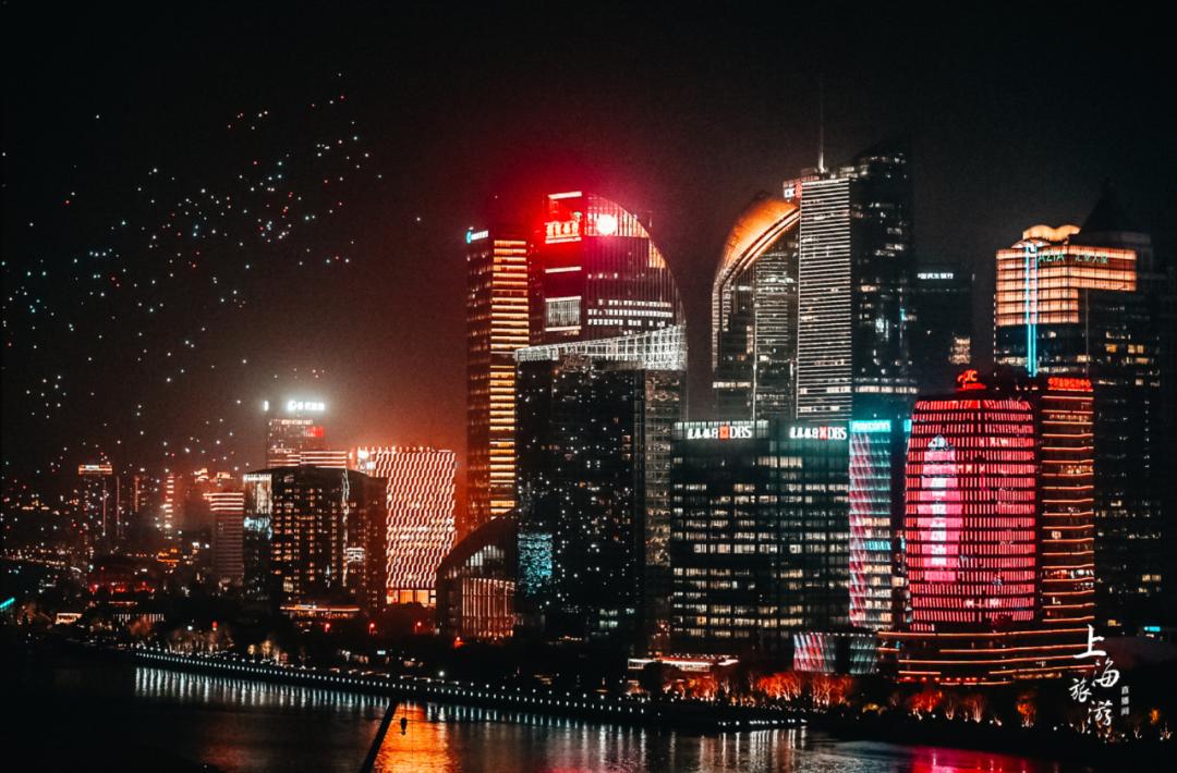 數(shù)百架光影無人機亮相黃浦江、蘇州河交匯處(圖9)