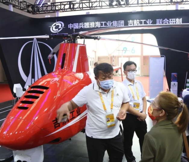 國內最大有效載荷無人直升機亮相珠海航展(圖1) 國內最大有效載荷無人直升機亮相珠海航展(圖1)