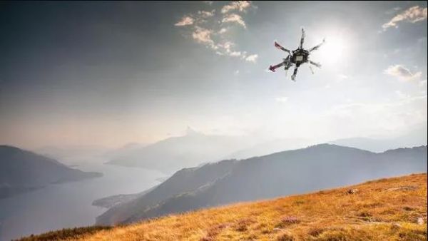 瑞典無人機(jī)攜帶AED挽救七旬老人生命(圖1)